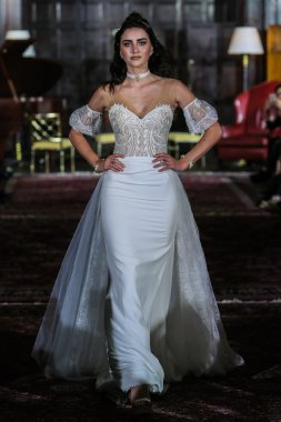 Julie Vino sonbahar 2017 koleksiyonu gösteri