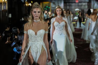 Julie Vino sonbahar 2017 koleksiyonu gösteri 