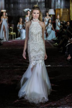 Julie Vino sonbahar 2017 koleksiyonu gösteri