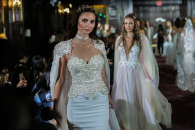 Julie Vino sonbahar 2017 koleksiyonu gösteri 