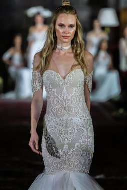 Julie Vino sonbahar 2017 koleksiyonu gösteri