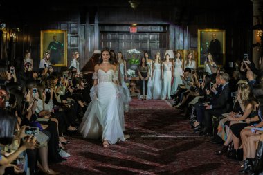 Julie Vino sonbahar 2017 koleksiyonu gösteri 