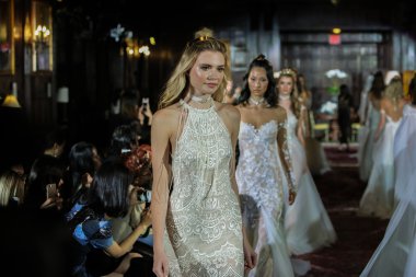 Julie Vino sonbahar 2017 koleksiyonu gösteri 