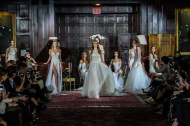 Julie Vino sonbahar 2017 koleksiyonu gösteri 