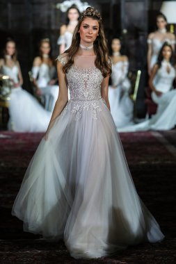 Julie Vino sonbahar 2017 koleksiyonu gösteri