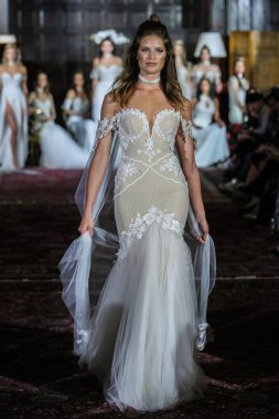  Julie Vino sonbahar 2017 koleksiyonu gösteri 