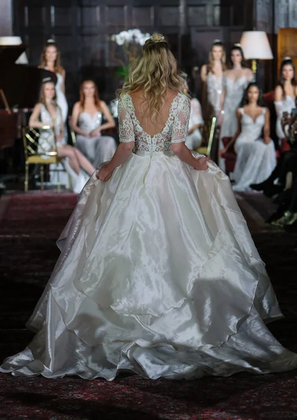 Julie Vino sonbahar 2017 koleksiyonu gösteri