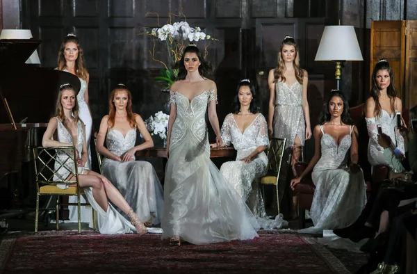 Julie Vino sonbahar 2017 koleksiyonu gösteri 