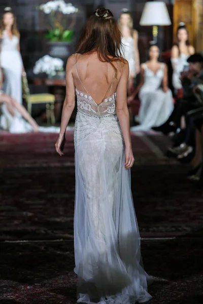 Julie Vino sonbahar 2017 koleksiyonu gösteri