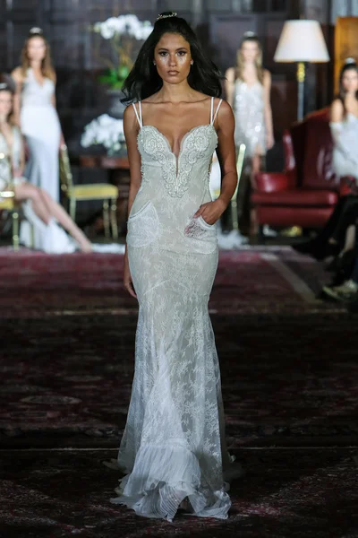 Julie Vino sonbahar 2017 koleksiyonu gösteri