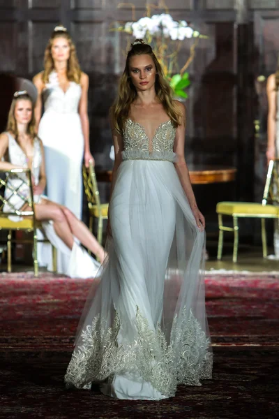 Julie Vino sonbahar 2017 koleksiyonu gösteri