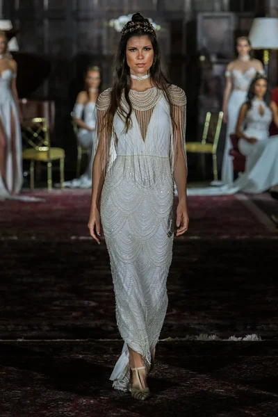 Julie Vino sonbahar 2017 koleksiyonu gösteri