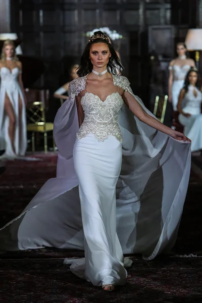 Julie Vino sonbahar 2017 koleksiyonu gösteri