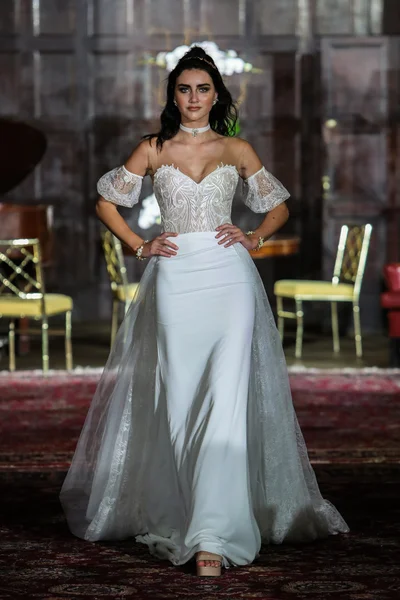 Julie Vino sonbahar 2017 koleksiyonu gösteri