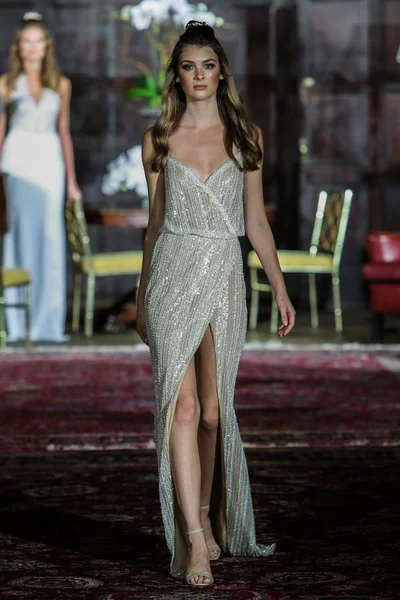 Julie Vino sonbahar 2017 koleksiyonu gösteri