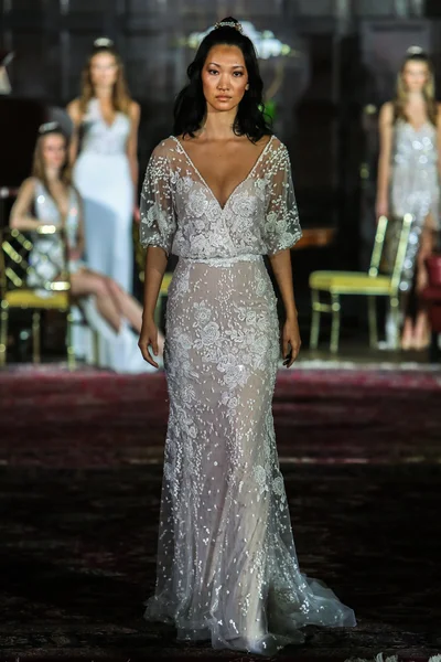 Julie Vino sonbahar 2017 koleksiyonu gösteri