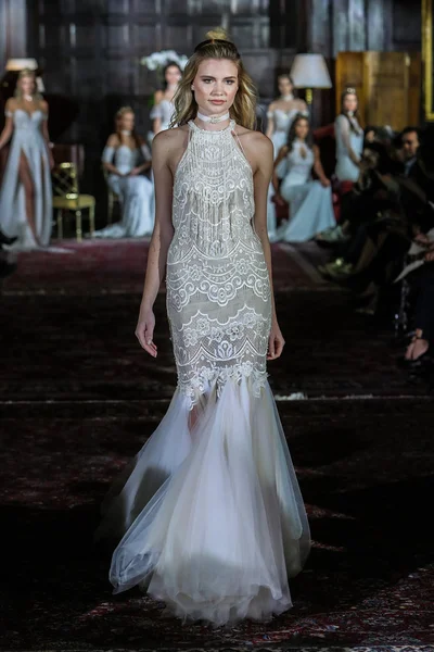 Julie Vino sonbahar 2017 koleksiyonu gösteri