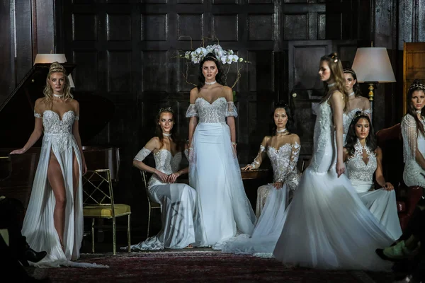 Julie Vino sonbahar 2017 koleksiyonu gösteri 