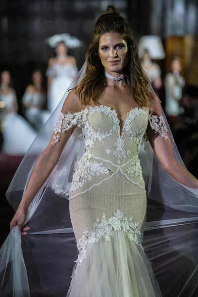 Julie Vino sonbahar 2017 koleksiyonu gösteri