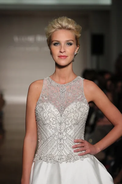 Kolekcja Allure bridals Fall 2017 — Zdjęcie stockowe