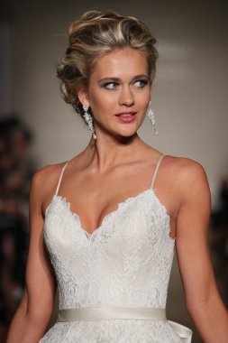 Allure Gelinlik Sonbahar 2017 Koleksiyonu