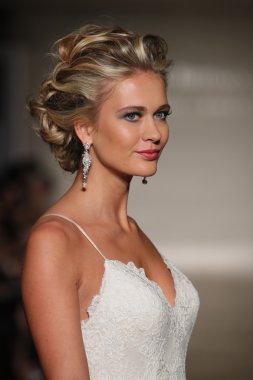 Allure Gelinlik Sonbahar 2017 Koleksiyonu