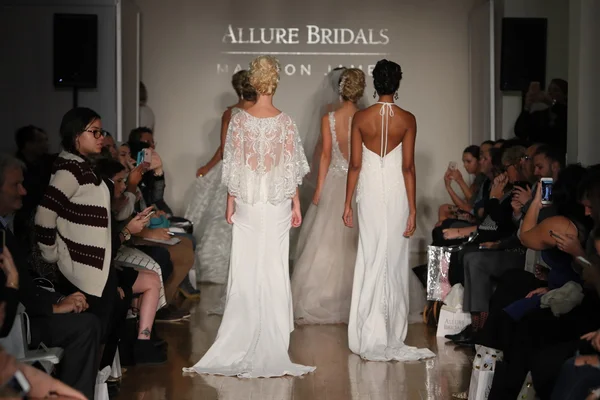 Collection Automne 2017 d'Allure Bridals — Photo