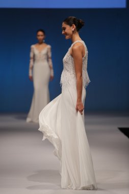 Badgley Mischka Sonbahar 2017 Gelinlik Koleksiyonu