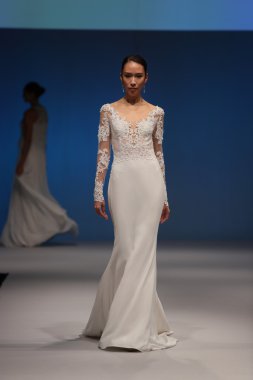 Badgley Mischka Sonbahar 2017 Gelinlik Koleksiyonu
