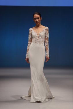 Badgley Mischka Sonbahar 2017 Gelinlik Koleksiyonu