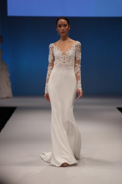 Badgley Mischka Sonbahar 2017 Gelinlik Koleksiyonu