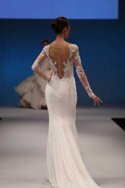 Badgley Mischka Sonbahar 2017 Gelinlik Koleksiyonu