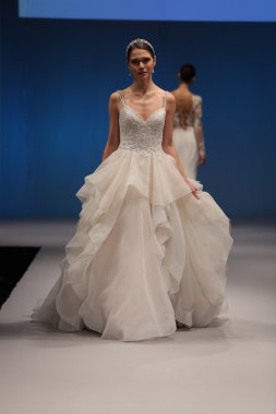 Badgley Mischka Sonbahar 2017 Gelinlik Koleksiyonu