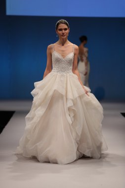 Badgley Mischka Sonbahar 2017 Gelinlik Koleksiyonu