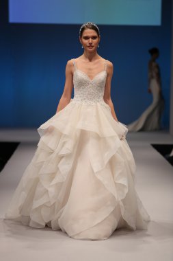 Badgley Mischka Sonbahar 2017 Gelinlik Koleksiyonu