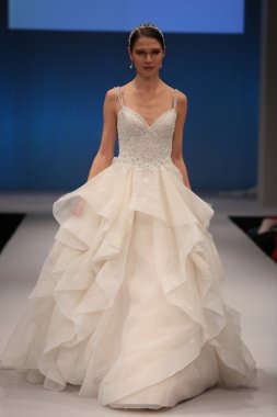 Badgley Mischka Sonbahar 2017 Gelinlik Koleksiyonu