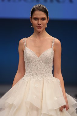 Badgley Mischka Sonbahar 2017 Gelinlik Koleksiyonu