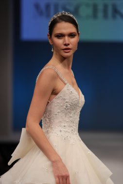 Badgley Mischka Sonbahar 2017 Gelinlik Koleksiyonu