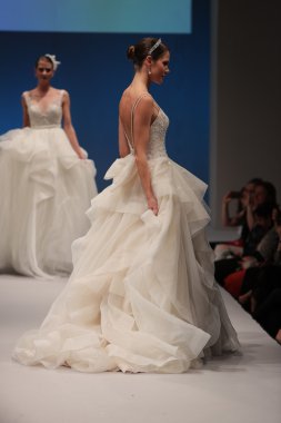 Badgley Mischka Sonbahar 2017 Gelinlik Koleksiyonu