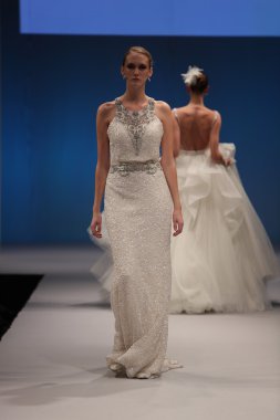 Badgley Mischka Sonbahar 2017 Gelinlik Koleksiyonu