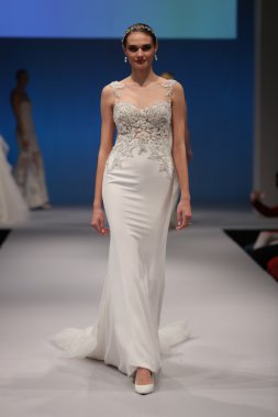Badgley Mischka Sonbahar 2017 Gelinlik Koleksiyonu