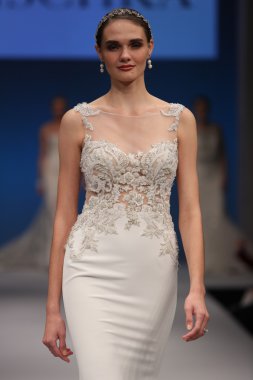 Badgley Mischka Sonbahar 2017 Gelinlik Koleksiyonu