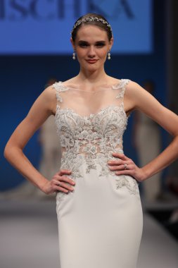 Badgley Mischka Sonbahar 2017 Gelinlik Koleksiyonu