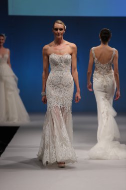 Badgley Mischka Sonbahar 2017 Gelinlik Koleksiyonu