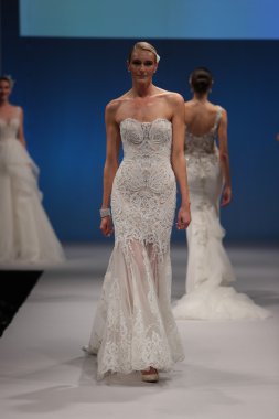 Badgley Mischka Sonbahar 2017 Gelinlik Koleksiyonu