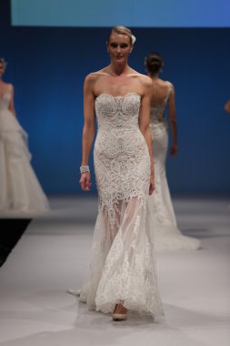 Badgley Mischka Sonbahar 2017 Gelinlik Koleksiyonu