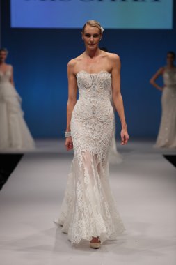 Badgley Mischka Sonbahar 2017 Gelinlik Koleksiyonu