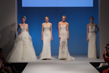 Badgley Mischka Sonbahar 2017 Gelinlik Koleksiyonu