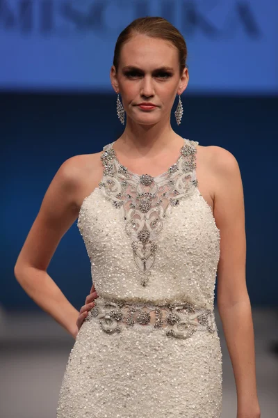 Badgley Mischka otoño 2017 Colección nupcial —  Fotos de Stock