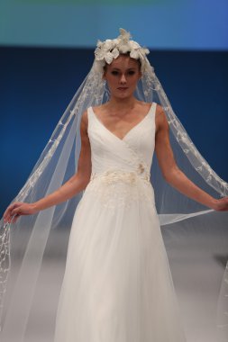  Malis- Henderson Sonbahar 2017 Gelinlik Koleksiyonu  